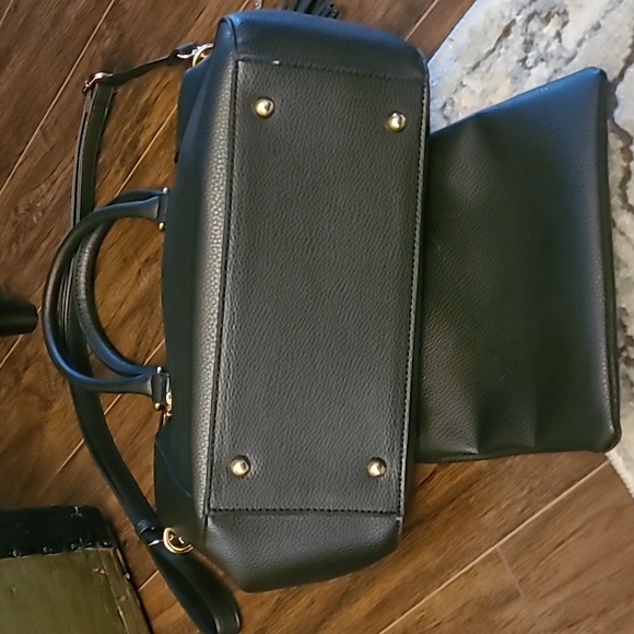 Like new Bass handbags you Get Both - Picture 9 of 12